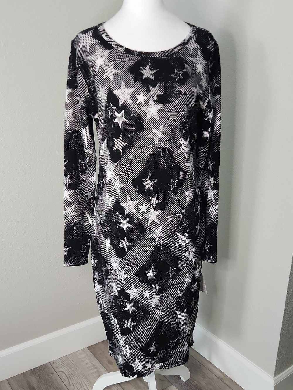 NWT Lularoe Debbie Black & White Star-Print Long Sleeve Dress Large